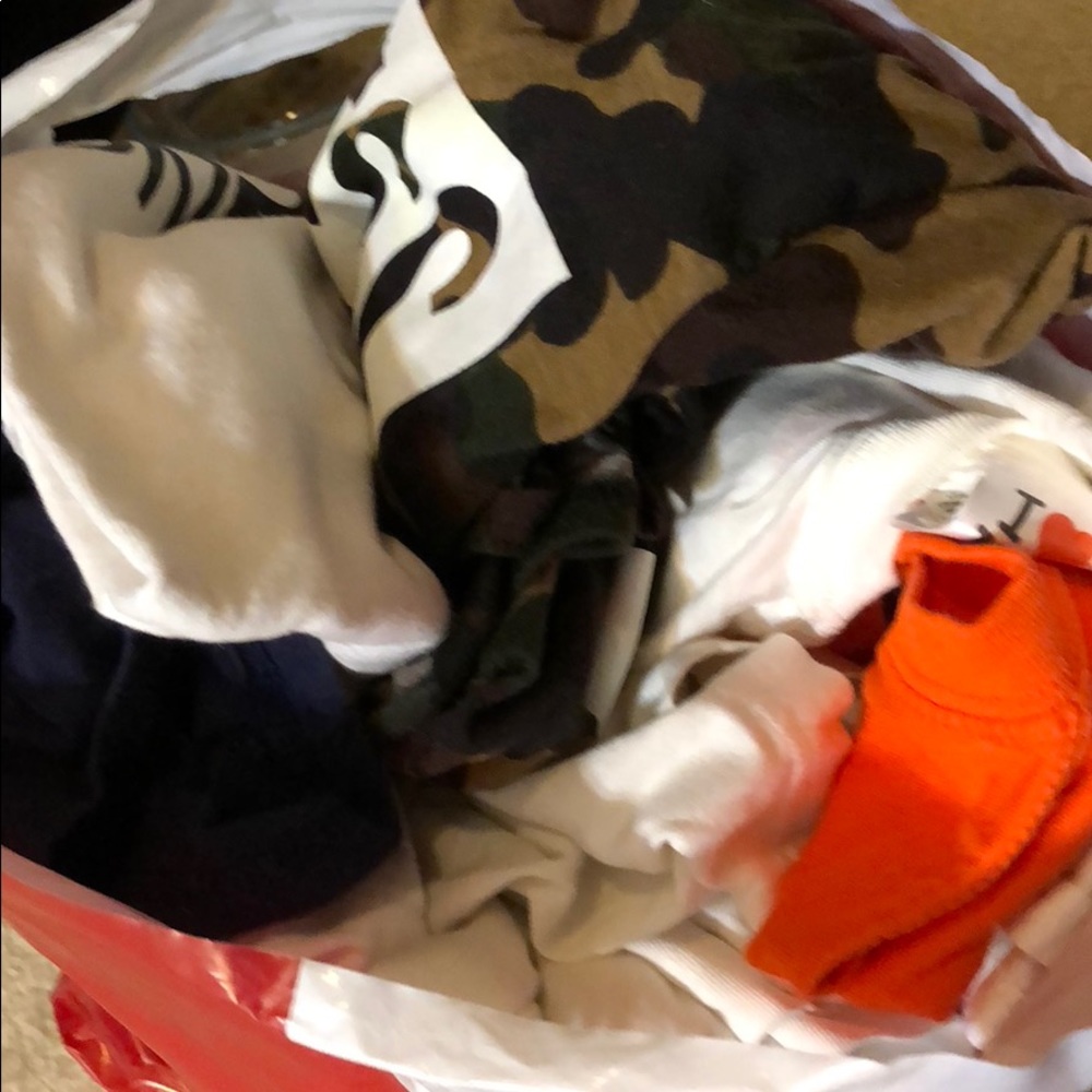 Mystery bag of clothes - Picture 2 of 4